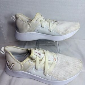 New Balance Beaya V1 Walking Running Shoes Sneakers Womens Size 8 White WSBEYLW